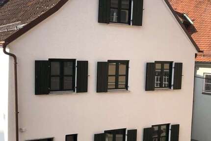 Haus zum Mieten in Augsburg 2.100 € 145 m²