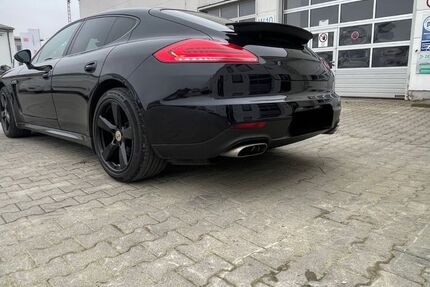 Porsche Panamera 176.000 km 29.300 € Augsburg 86157