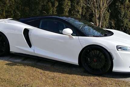 McLaren GT