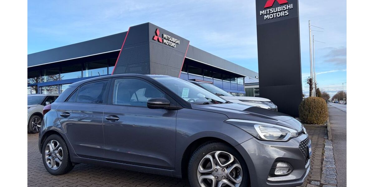 Hyundai i20 49.987 km 13.590 &euro; Königsbrunn 86343