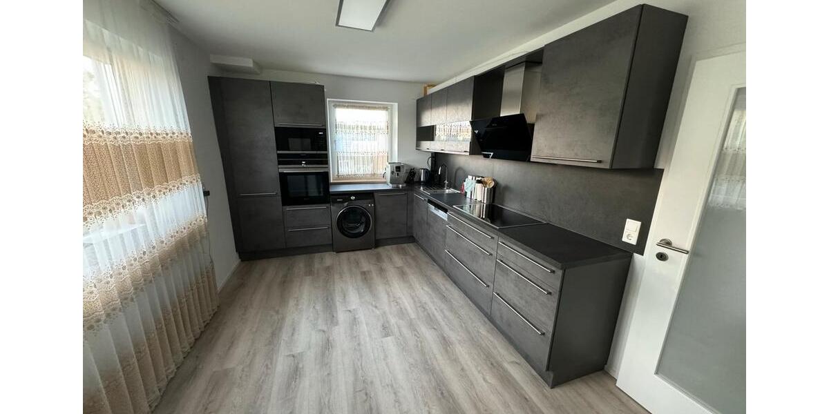 Etagenwohnung Neusäß - 3 Zimmer, 98 m&sup2;, 1.350&euro; | Angebot:25307787