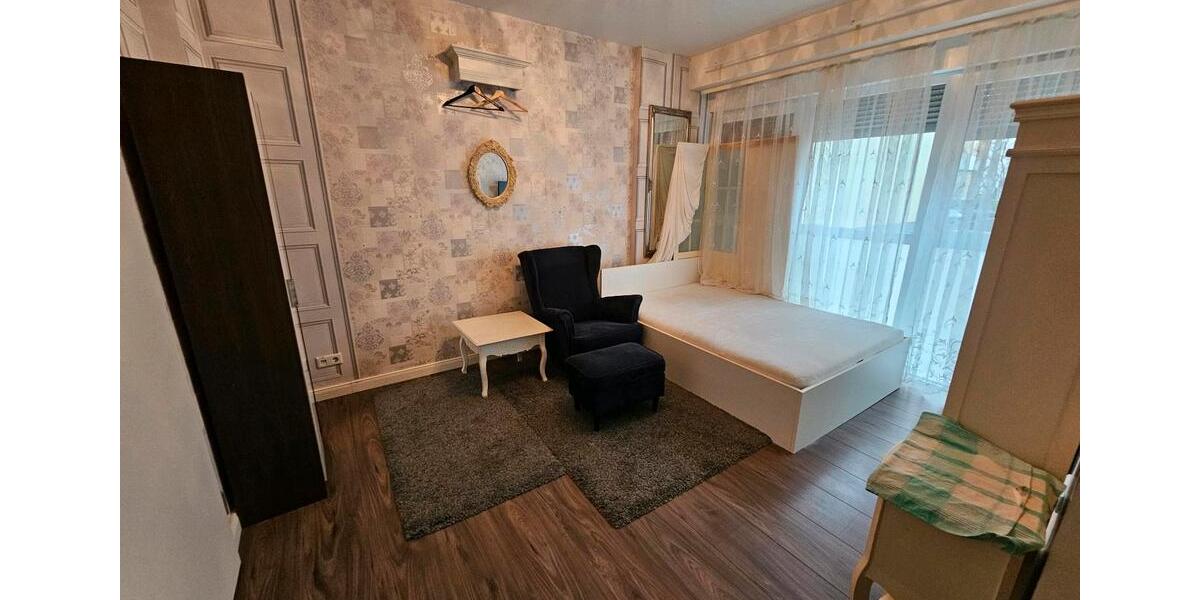 Vollmöblierte 1-Zimmer-Wohnung im EG zimmer