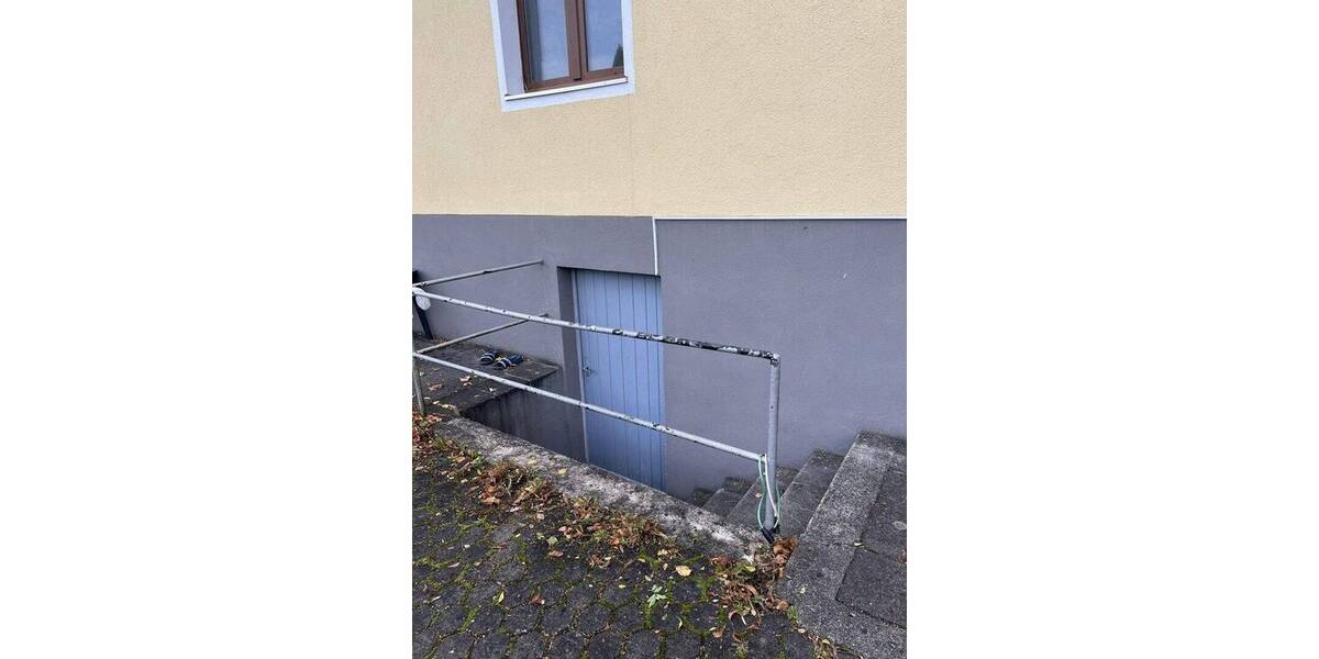 Freistehendes Zweifamilienhaus inkl. 2 Einzelgaragen in Augsburg-Bärenkeller 8 zimmer