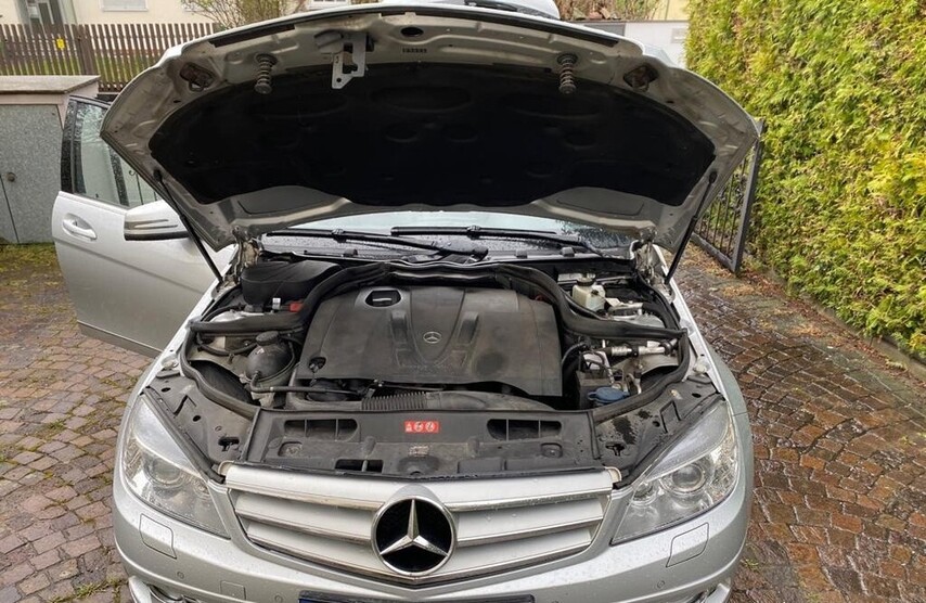 Mercedes-Benz C220 238.900 km 6.400 € Augsburg 86150