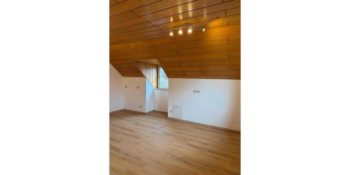 Dachgeschoßwohnung Buttenwiesen - 3 Zimmer, 100 m&sup2;, 925&euro; | Angebot:25236552