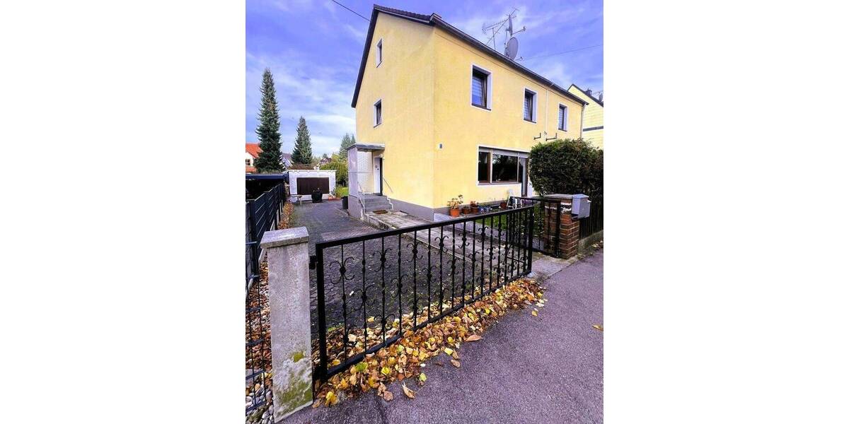 Freistehendes Zweifamilienhaus inkl. 2 Einzelgaragen in Augsburg-Bärenkeller 8 zimmer
