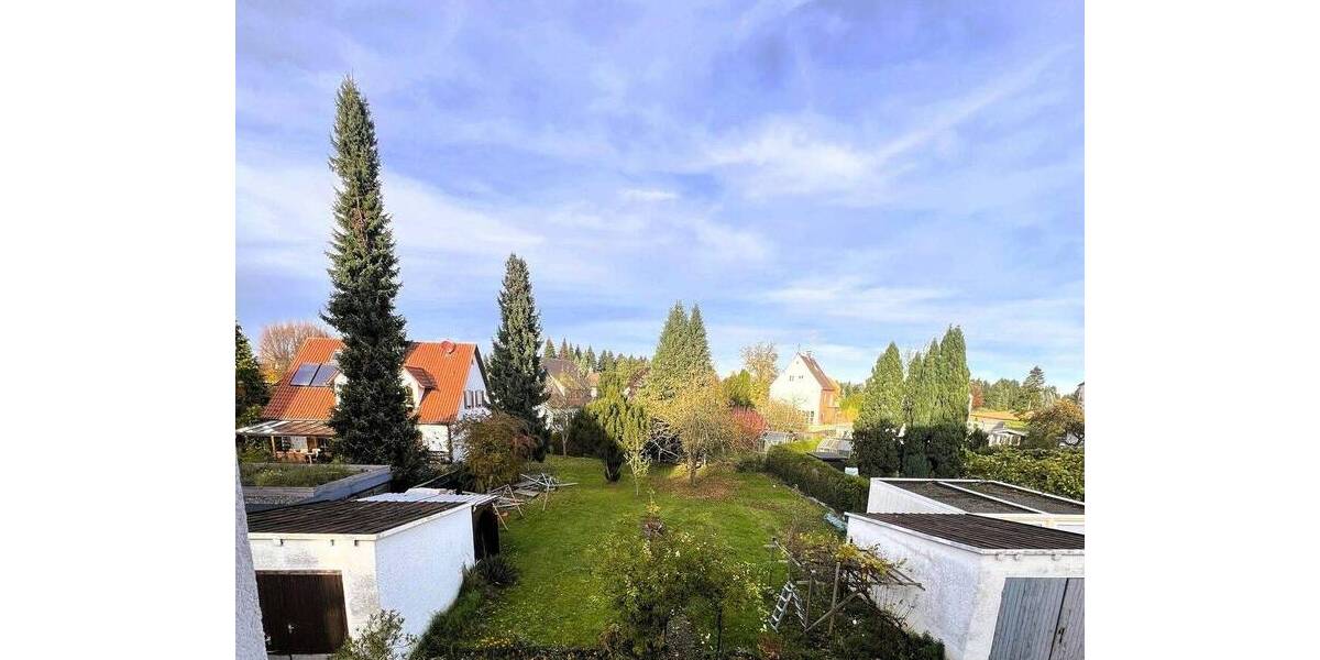 Freistehendes Zweifamilienhaus inkl. 2 Einzelgaragen in Augsburg-Bärenkeller 8 zimmer