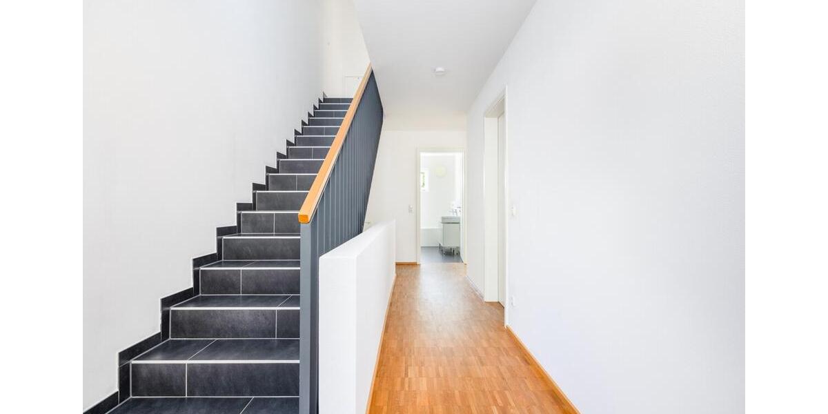 Reihenhaus Augsburg Haunstetten-Siebenbrunn - 5 Zimmer, 147 m&sup2;, 2.250&euro; | Angebot:24762123