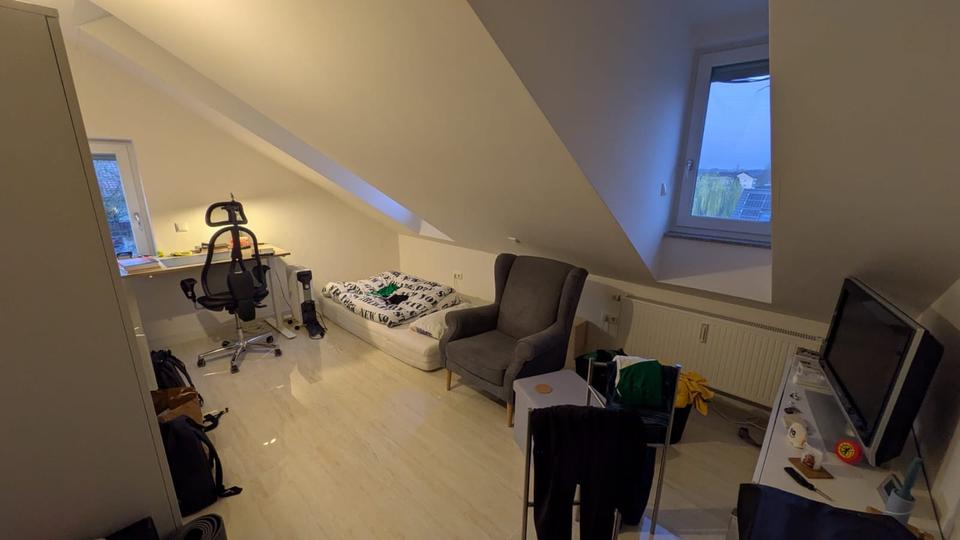 Dachgeschoßwohnung Augsburg Haunstetten-Siebenbrunn - 4 Zimmer, 130 m&sup2;, 1.600&euro; | Angebot:25218981