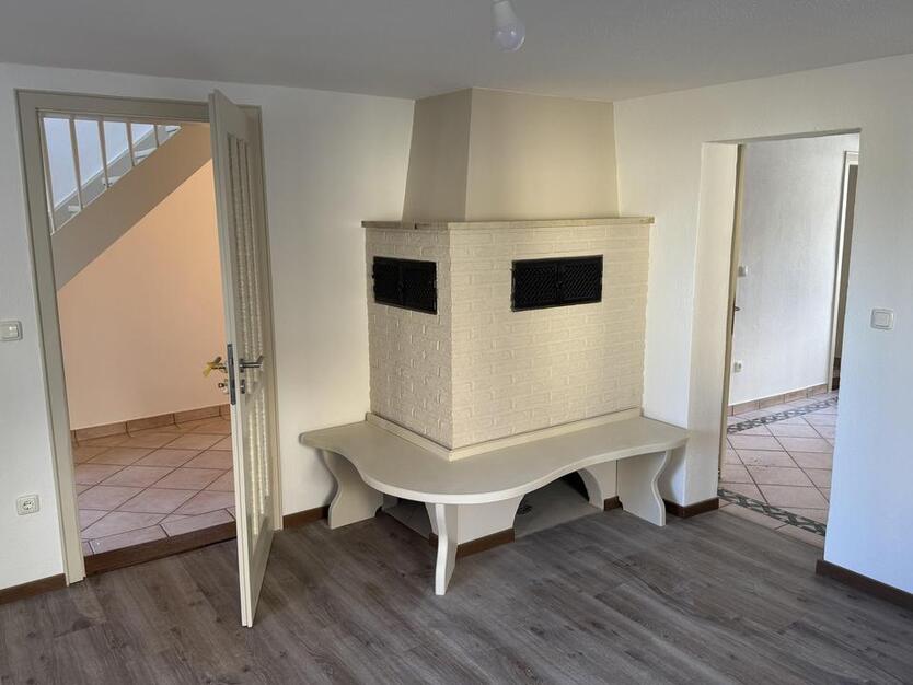Haus mit 6 ZimmernKücheBad in Neusäß Ortsteil zu vermieten - Küche und Bad neu