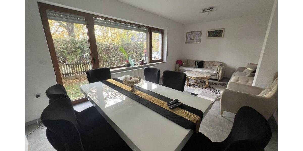 Freistehendes Zweifamilienhaus inkl. 2 Einzelgaragen in Augsburg-Bärenkeller 8 zimmer