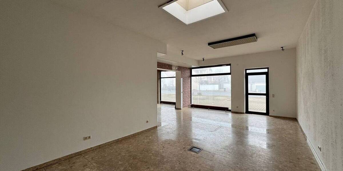 Werkstatt mit Ausstellungsfläche, Büro, Lager und Betriebsleiterwohnung in Bestlage von Kissing zimmer