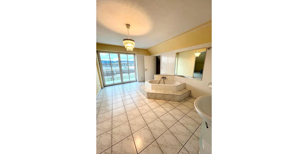 Einfamilienhaus Wertingen - 7 Zimmer, 200 m&sup2;, 1.800&euro; | Angebot:25872936