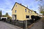 Freistehendes Zweifamilienhaus inkl. 2 Einzelgaragen in Augsburg-Bärenkeller 8 zimmer