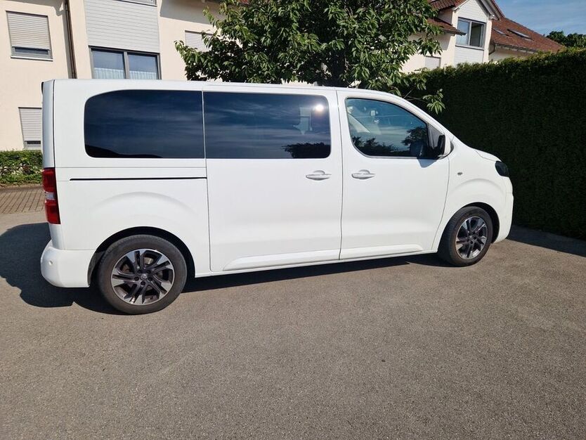Zafira Life