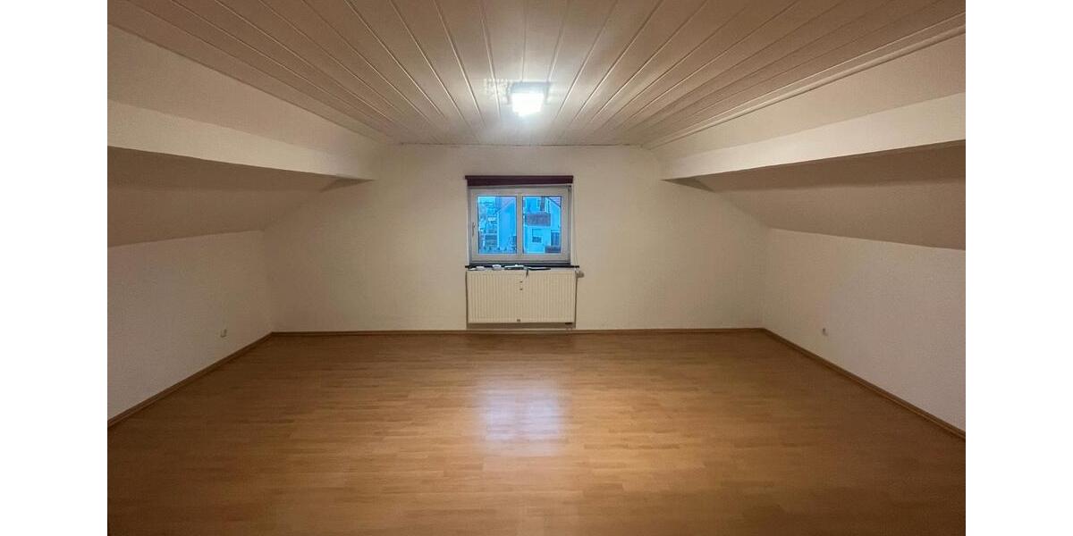 Dachgeschoßwohnung Untermeitingen - 3 Zimmer, 80 m&sup2;, 800&euro; | Angebot:26459645