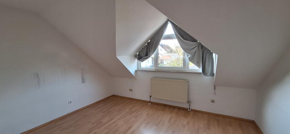 Dachgeschoßwohnung Langweid am Lech - 3 Zimmer, 65 m&sup2;, 680&euro; | Angebot:25403382