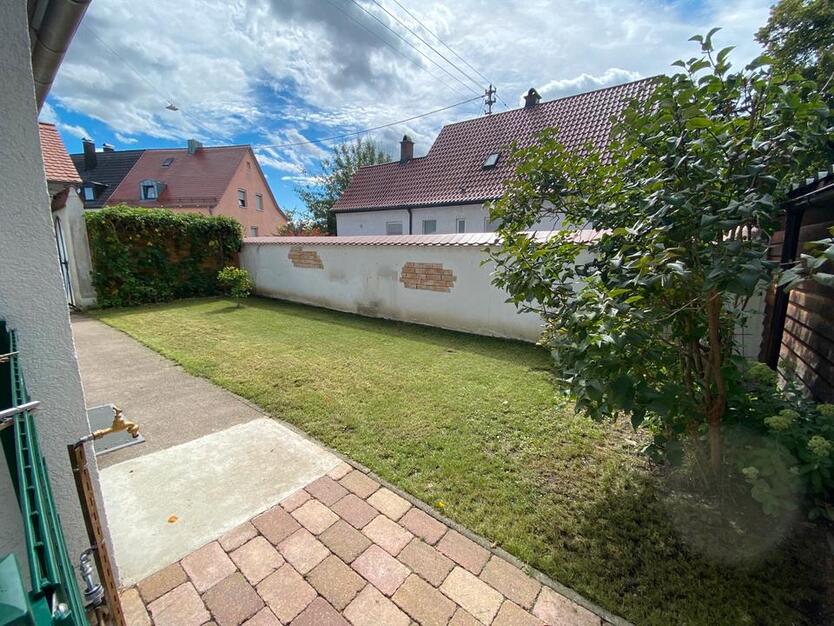 Haus mit 2,5 Zimmern, Wintergarten und Garten zu vermieten