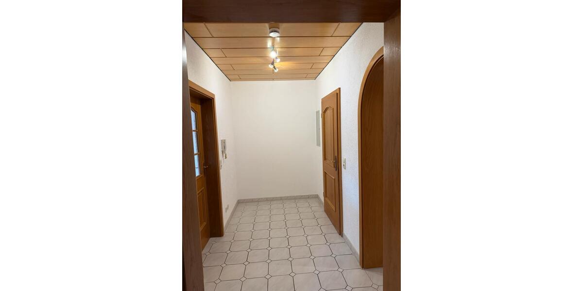 Dachgeschoßwohnung Buttenwiesen - 3 Zimmer, 100 m&sup2;, 925&euro; | Angebot:25236552