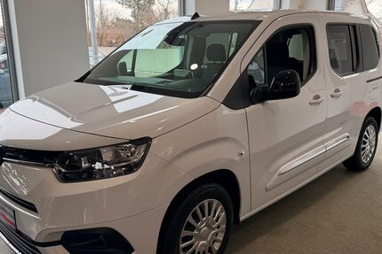 Toyota Proace City 27.650 km 22.499 &euro; Königsbrunn / Augsburg 86343