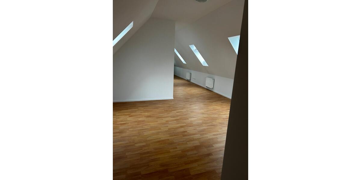 Dachgeschoßwohnung Kissing - 1 Zimmer, 50 m&sup2;, 690&euro; | Angebot:26097086