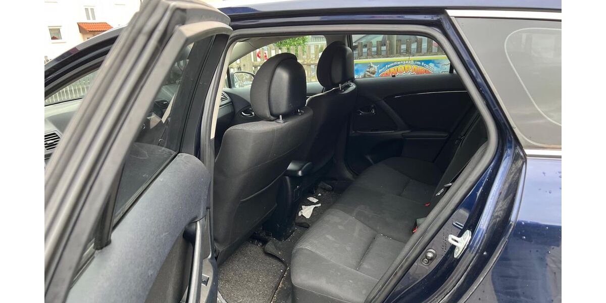 Toyota Avensis 339.000 km 2.799 &euro; Gersthofen 86368