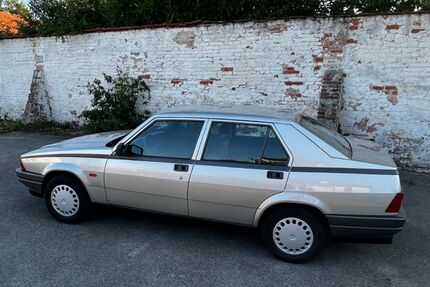 Alfa Romeo 75 92.900 km 15.900 &euro; Aichach 86551