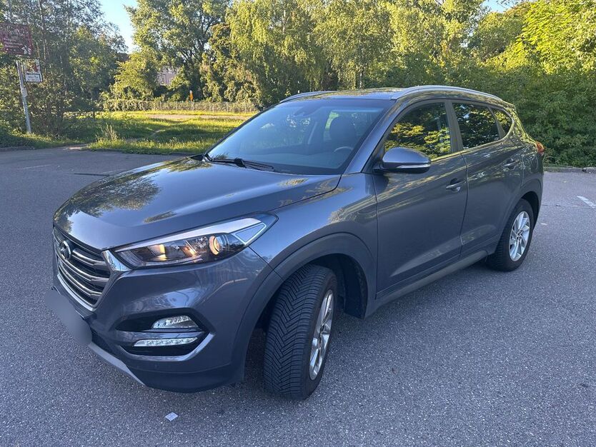 Hyundai TUCSON 89.000 km 13.999 € Augsburg 86156