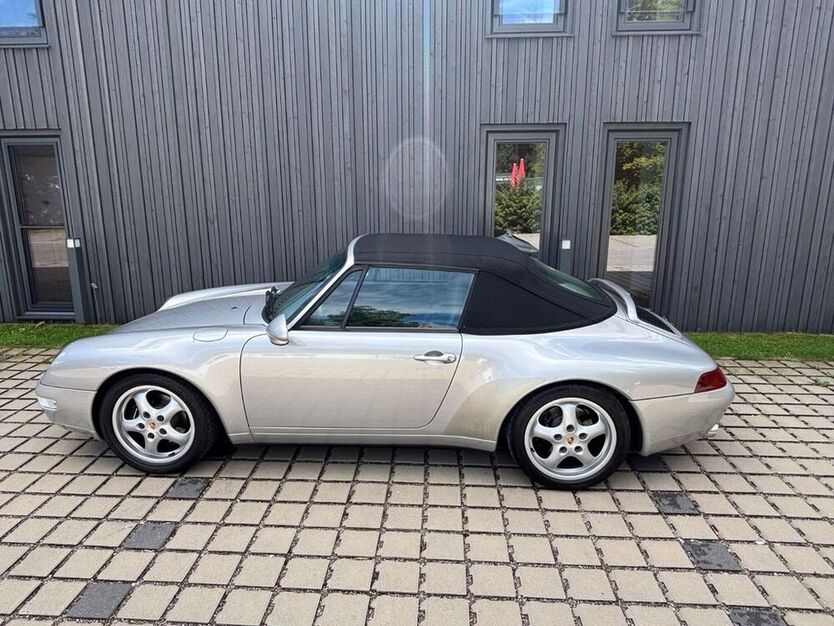 993