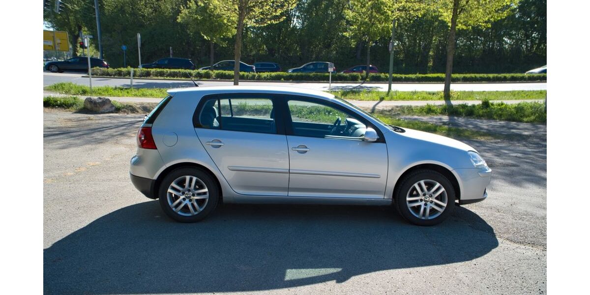 VW Golf 161.153 km 2.000 &euro; Kissing 86438