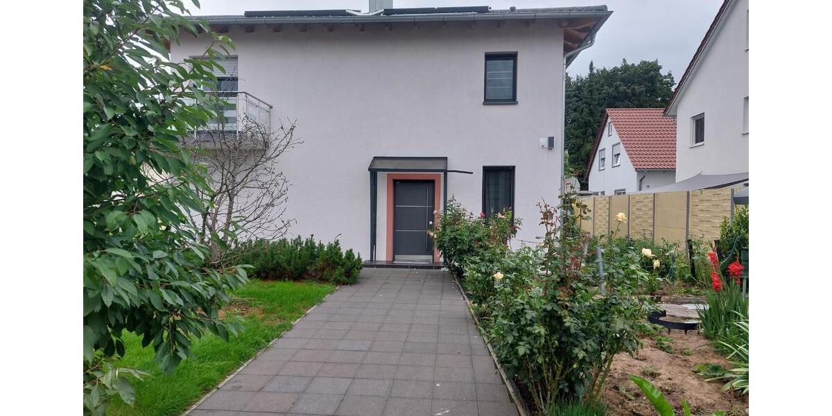 Modernes Einfamilienhaus mit Doppelgarage in Augsburg 4 zimmer