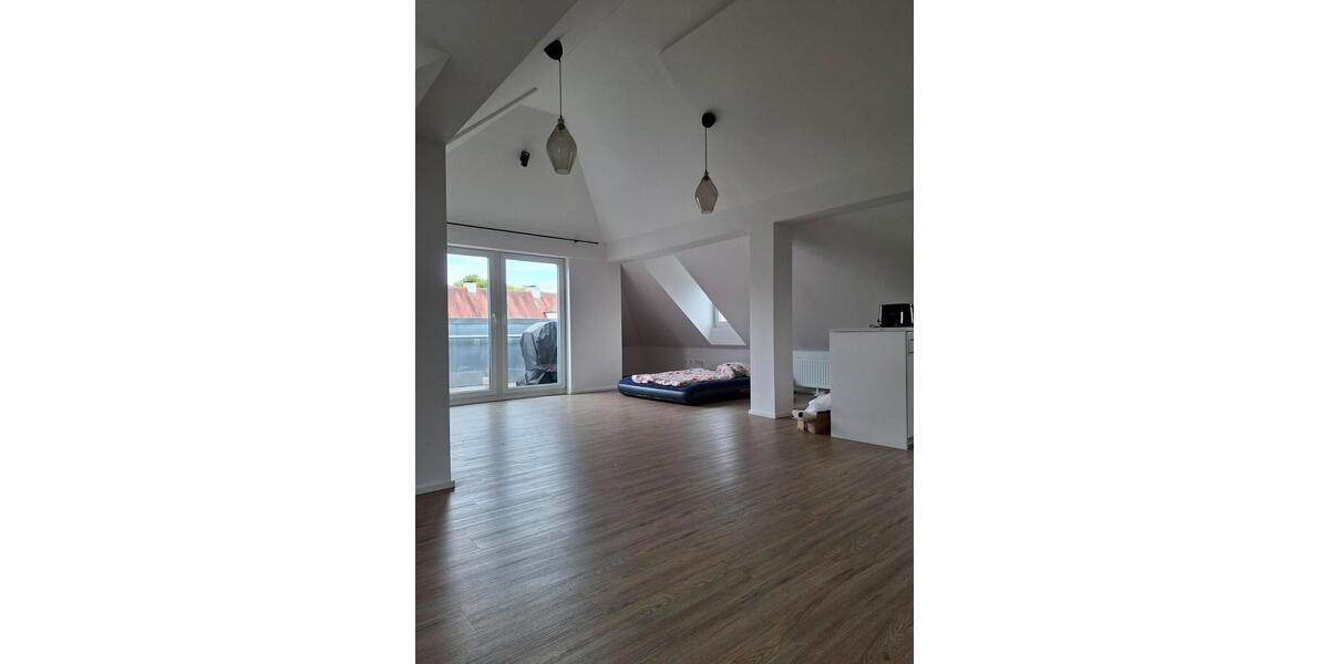 Dachgeschoßwohnung Augsburg Lechhausen - 3 Zimmer, 96 m&sup2;, 1.250&euro; | Angebot:26636175