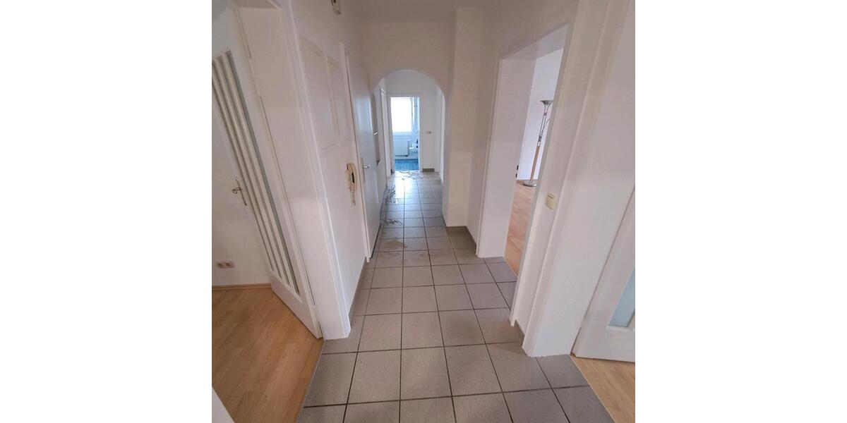 Etagenwohnung Augsburg Lechhausen - 4 Zimmer, 90 m&sup2;, 1.200&euro; | Angebot:26327181