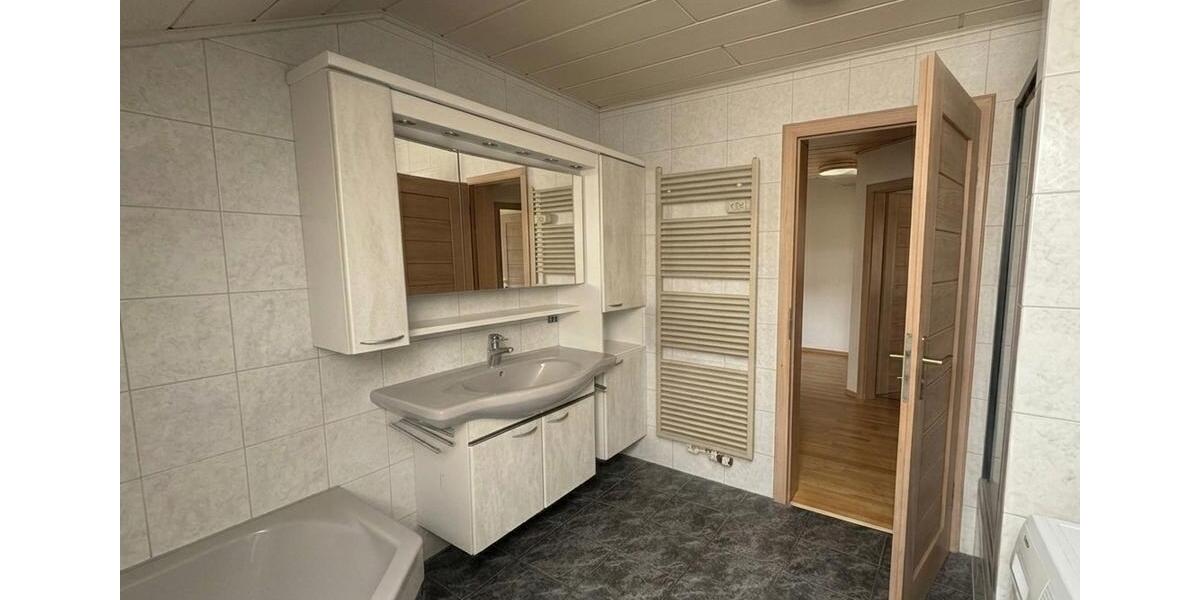 Dachgeschoßwohnung Gersthofen - 5 Zimmer, 111 m&sup2;, 970&euro; | Angebot:26701513