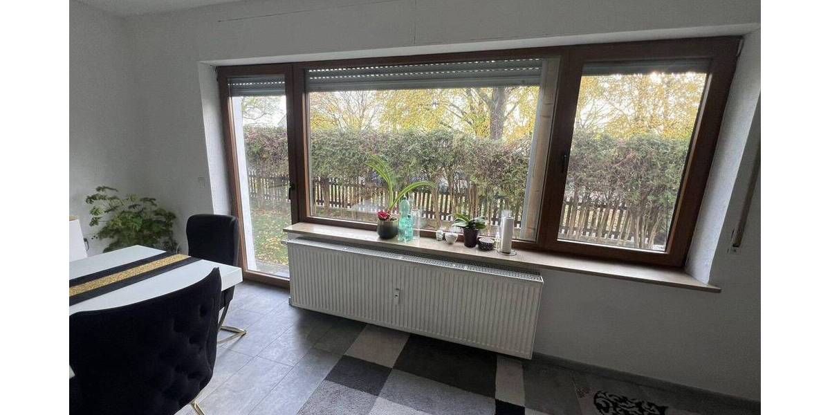 Freistehendes Zweifamilienhaus inkl. 2 Einzelgaragen in Augsburg-Bärenkeller 8 zimmer