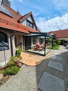 PARADIES MIT POOL - AUßERGEWÖHNLICH WOHNEN - Zweifamilienhaus Kühlenthal | Angebot:27354965
