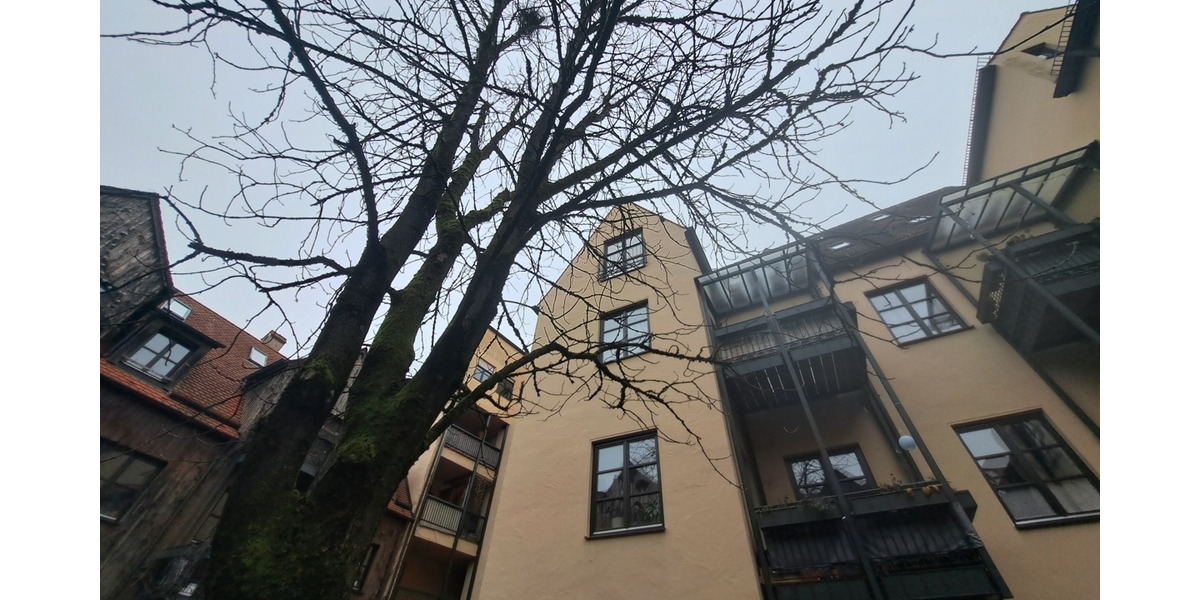 Haus im Haus! Große, denkmalgeschützte Altbauwohnung zum Selbstgestalten in der Augsburger Altstadt - Etagenwohnung Augsburg Innenstadt | Angebot:26773653