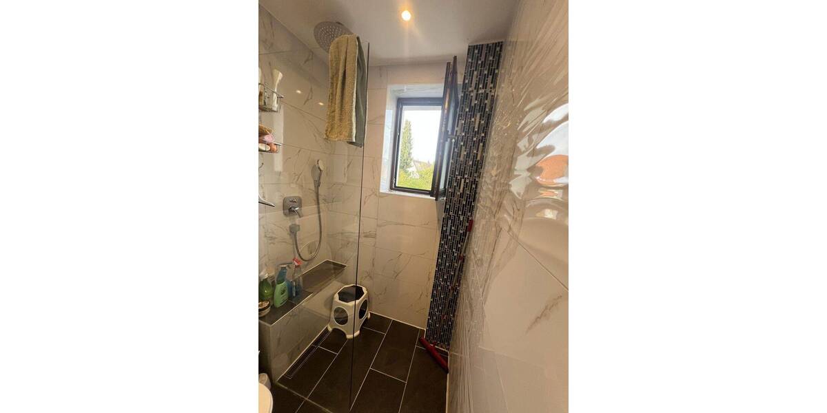 Freistehendes Zweifamilienhaus inkl. 2 Einzelgaragen in Augsburg-Bärenkeller 8 zimmer