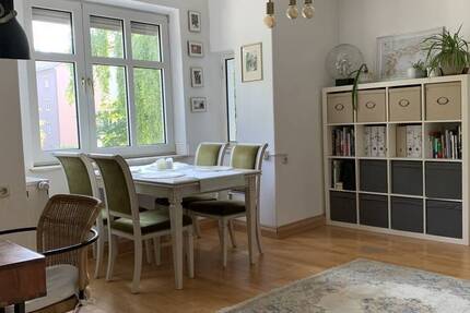 LAGE - LAGE - LAGE - Klassische JugendstilWohnung mit kleinem Balkon in Zentrumslage zum Kauf