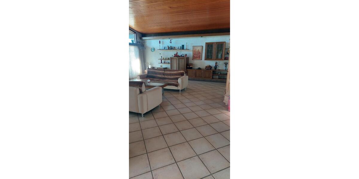 Bungalow Augsburg - 8 Zimmer, 250 m&sup2;, 3.000&euro; | Angebot:23797654