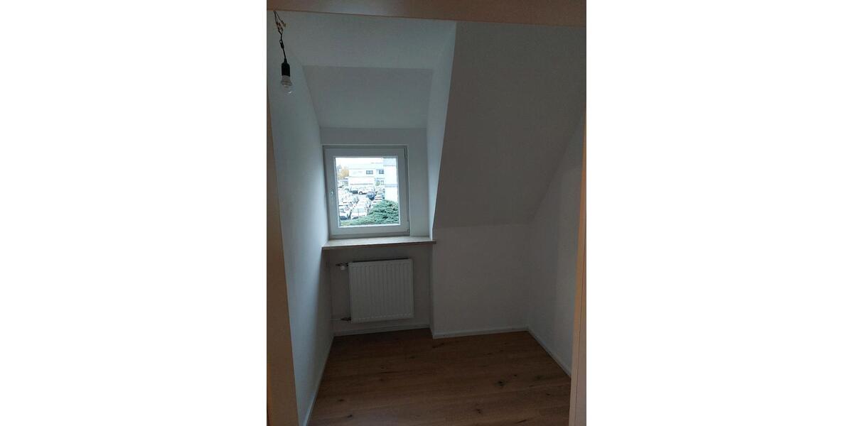 Dachgeschoßwohnung Augsburg Lechhausen - 3.5 Zimmer, 82 m&sup2;, 1.200&euro; | Angebot:26700380
