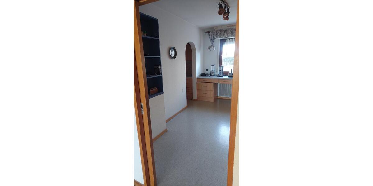 Bungalow Augsburg - 8 Zimmer, 250 m&sup2;, 3.000&euro; | Angebot:23797654