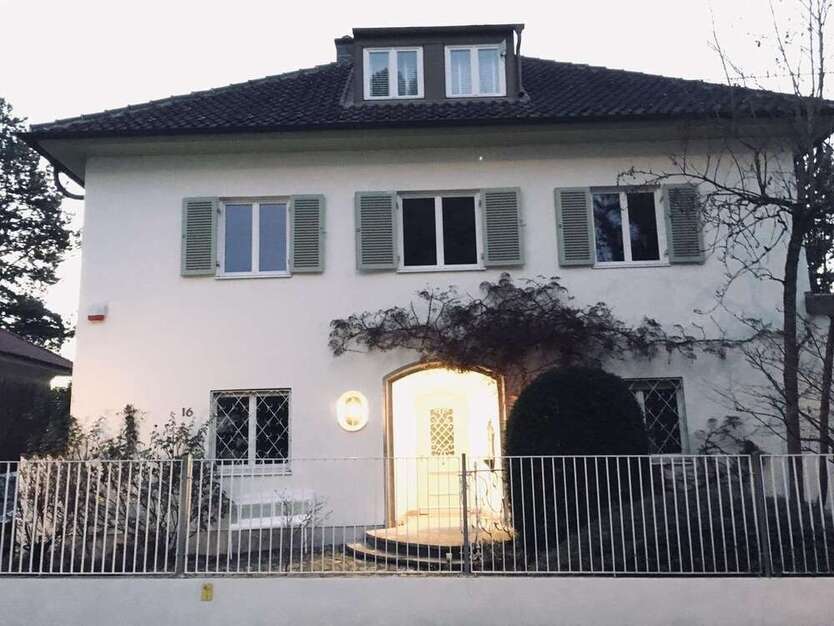 Haus zum Kaufen in Augsburg 2.100.000 € 300 m²