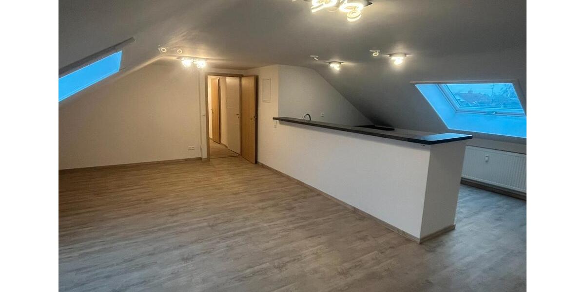 Dachgeschoßwohnung Untermeitingen - 3 Zimmer, 80 m&sup2;, 800&euro; | Angebot:26459645