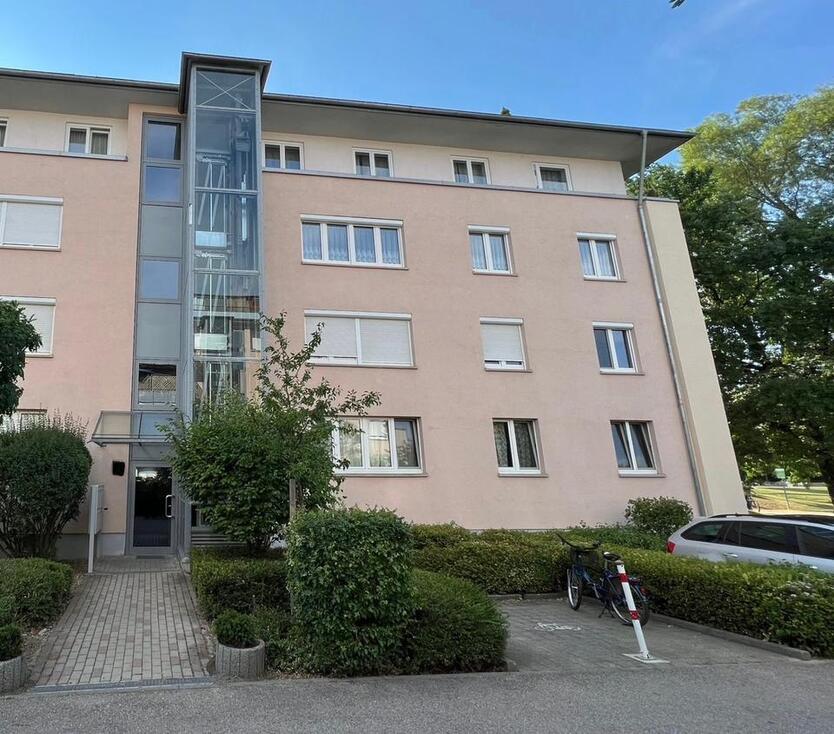 Gepflegte 5-Zimmer-Wohnung mit Balkon, Lift und Einbauküche