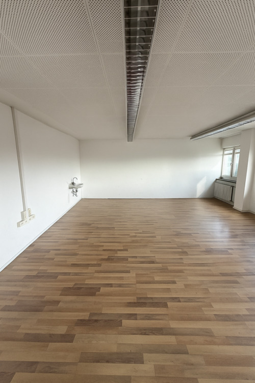 Heller Gewerberaum 56 m² in zentraler Lage Kissing – ideal für Büro, Lager oder Kreativnutzung