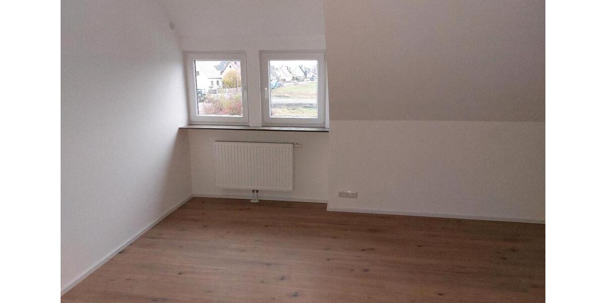 Dachgeschoßwohnung Augsburg Lechhausen - 3.5 Zimmer, 82 m&sup2;, 1.200&euro; | Angebot:26700380