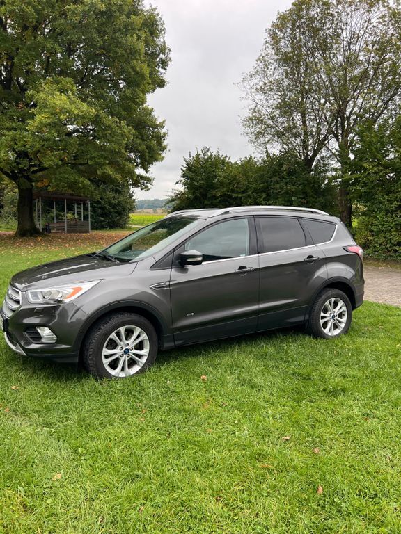 Ford Kuga 116.000 km 14.000 € Zusmarshausen 86441