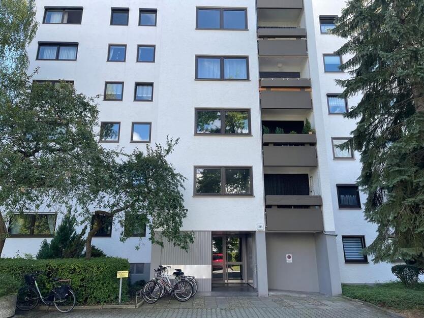 * Frisch renoviert * Mit Einbauküche * Nähe Straßenbahnhaltestelle *