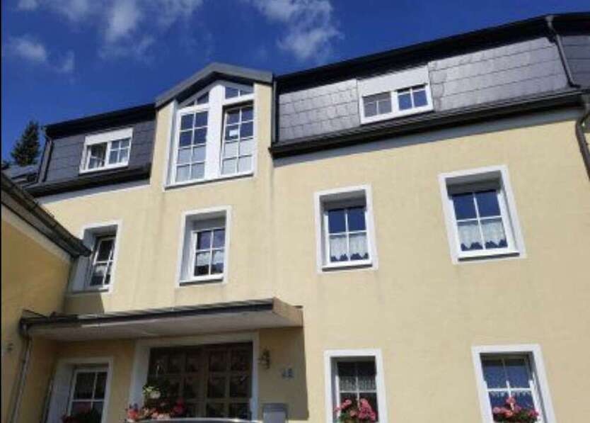 Haus zum Kaufen in Augsburg 299.000 € 350 m²